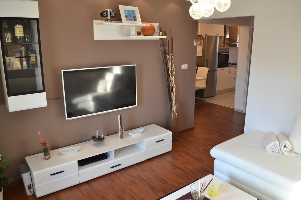 Apartment Beg Rab Town Phòng bức ảnh